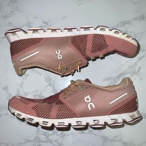 ON CLOUD l Pink Running Shoes